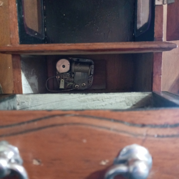 Home made wooden musical jewelry box - Picture 3 of 4